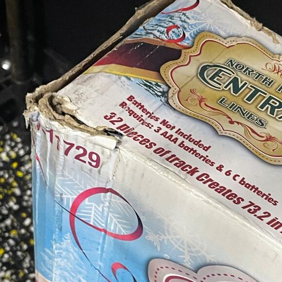 Lionel #7-11729 North Pole Central Lines Battery Powered Train Set- Open Box - Picture 5 of 7